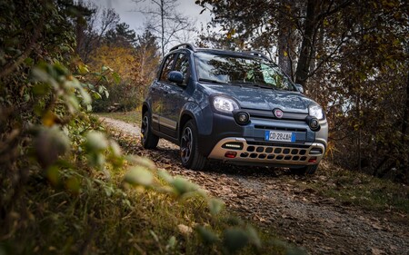 Probamos el nuevo Fiat Panda Cross: un coche urbano mild-hybrid, asequible y con aires todoterreno