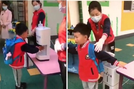 Así vuelven al cole los niños en China: el estricto protocolo de desinfección antes de entrar a clase