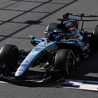 George Russell calca su dominio sobre Kimi Antonelli mientras Fernando Alonso mantiene vivo su récord 