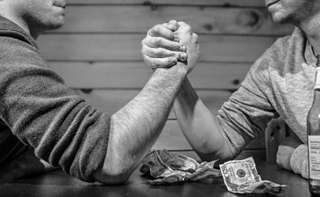 ¿Puede un autónomo pleitear contra la Administración?