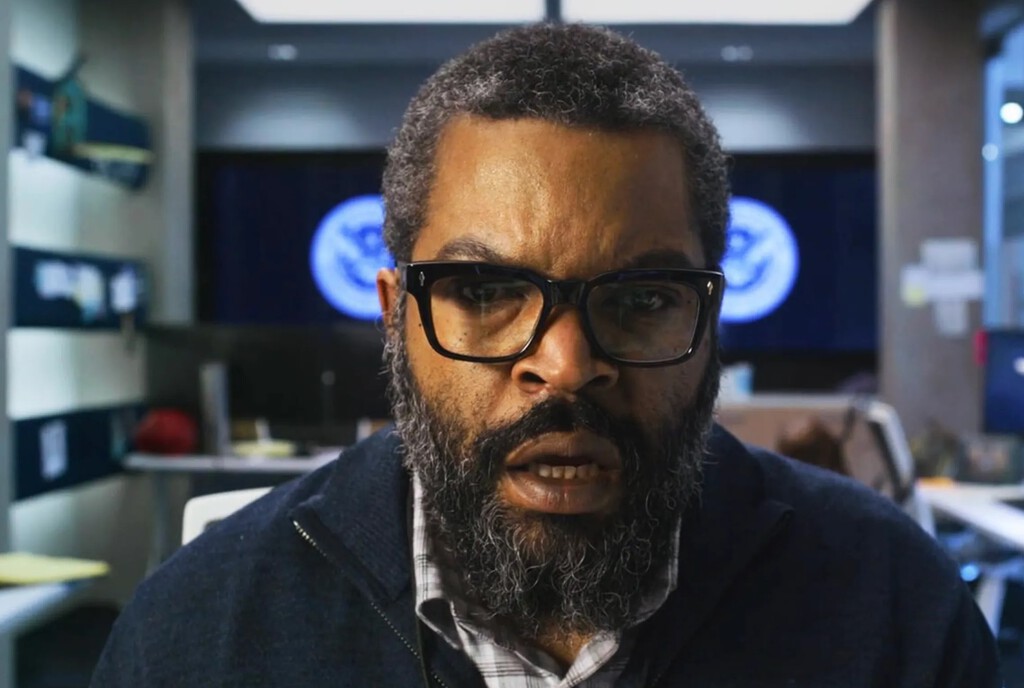 ‘La guerra de los mundos’ de Ice Cube arrasa en los Razzie. Los antipremios del cine reparten a diestro y siniestro en un vídeo poco inspirado hasta arriba de IA