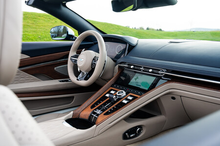 Aston Martin DB12 Volante Interior
