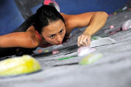 La escalada mejora fuerza y coordinación