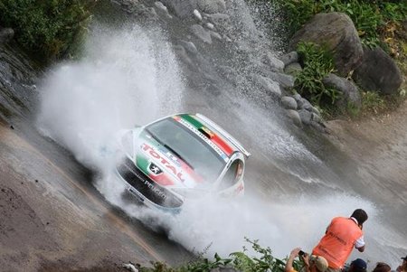 Bruno Magalhães gana tras un último día de locura