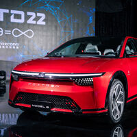 Mientras sigue fabricando el iPhone, Foxconn se ha sacado de la manga un compacto eléctrico para plantar cara al MG 4