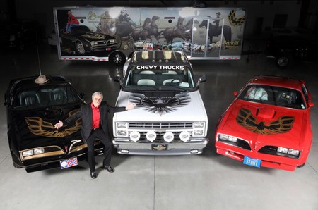 El Pontiac Firebird Trans-Am 1978 de Burt Reynolds esterá en subasta, junto con otros tres autos del actor