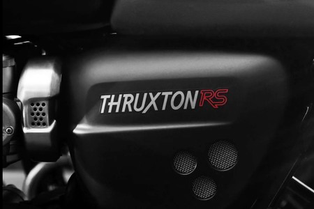 La Triumph Thruxton RS se deja entrever antes de llegar el 5 de noviembre: más radical pero igual de retro