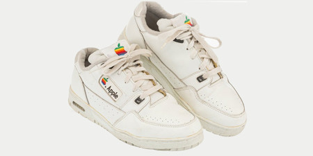 Ponen a subasta unas deportivas diseñadas para empleados de Apple de los años 90