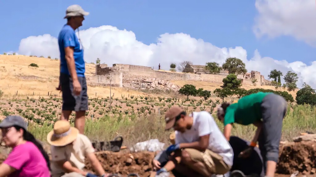 En Alarcos llevan 40 años excavando tumbas y ahora han dado con uno de los grandes descubrimientos arqueológicos de España