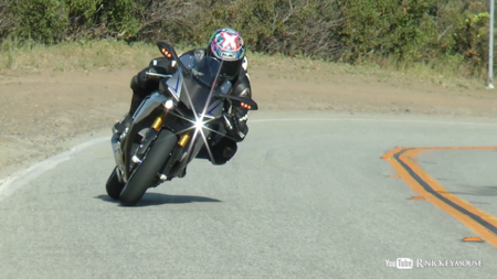 La nueva Yamaha YZF-R1M en Mulholland Hwy, preparad baberos