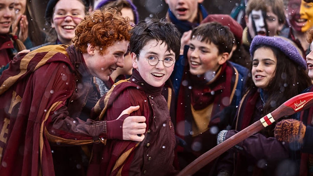 Las brujas y los magos de Harry Potter llevan siglos volando en escobas de forma incorrecta; la serie de HBO pretende corregirlo 