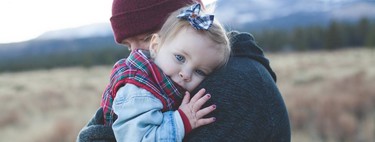 Abraza a tu hijo cada día: nueve beneficios de los abrazos para los niños