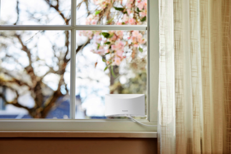 Panasonic HomeHawk WINDOW pone una cámara de vigilancia en tu ventana con resolución Full HD