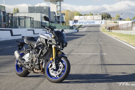 Una nueva Yamaha MT-10 está en camino: mejores prestaciones, más tecnología y otros cambios