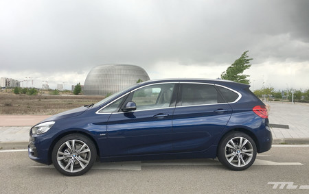 Bmw Serie 2 Active Touring lateral