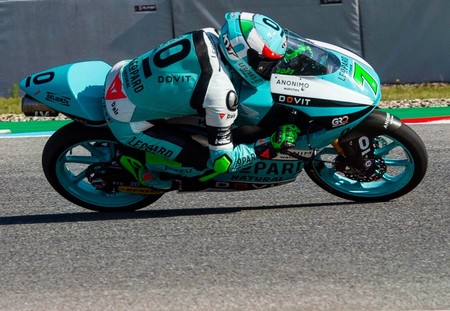 Dennis Foggia gana su primera carrera de Moto3 por delante de un heroico Albert Arenas