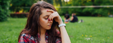 Sentirse solo estando acompañado: cómo combatir la soledad emocional que afecta a los adolescentes