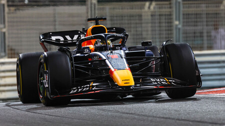 Max Verstappen cierra bocas con una pole position antológica en Abu Dabi mientras ayuda a Sergio Pérez