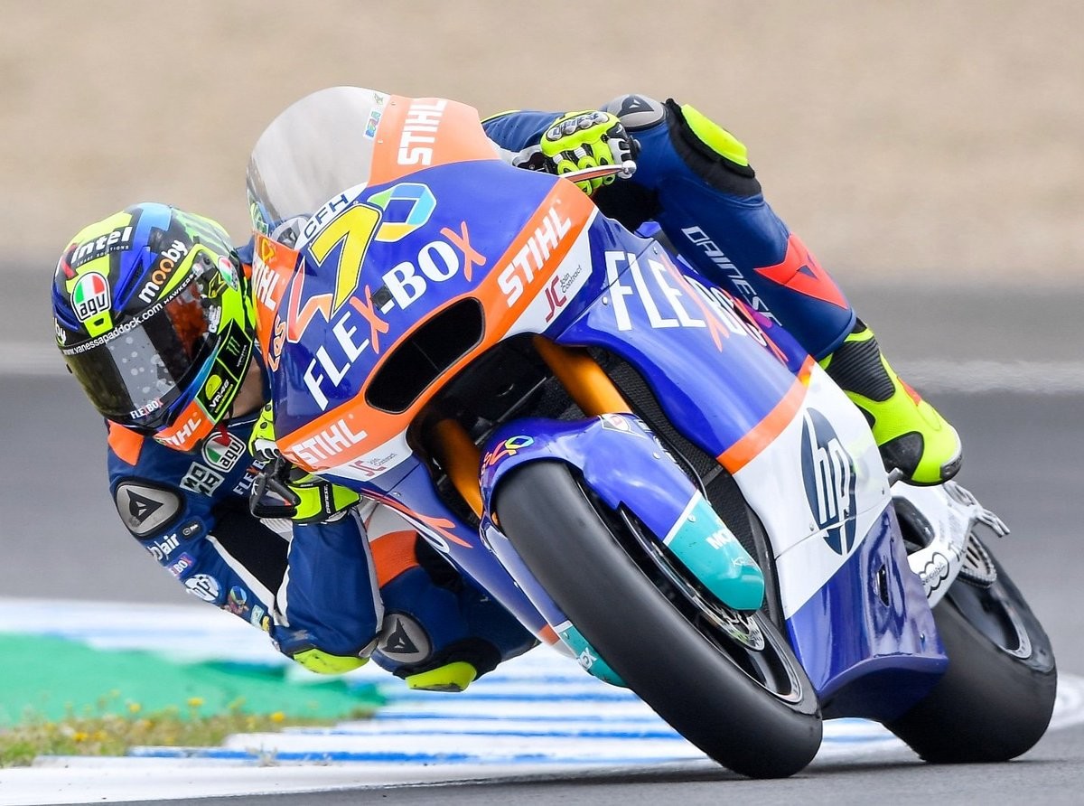 Lorenzo Baldasarri se lleva una carrera de Moto2 acortada por la peligrosa caída de Álex Márquez en la salida