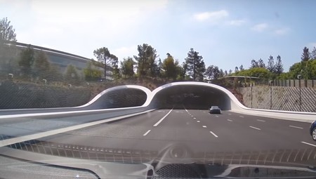 Un vídeo muestra cómo es conducir por las impecables y deshabitadas calles de Apple Park