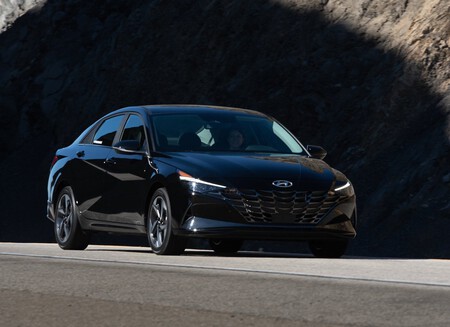 Hyundai Elantra 2021 1600 2b