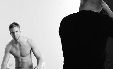 Calvin Harris planta cara, y cuerpo, para Emporio Armani
