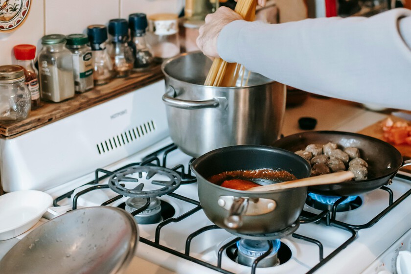Adiós a la grasa incrustada: el método más fácil para limpiar las rejillas de la cocina con ingredientes que tienes en casa