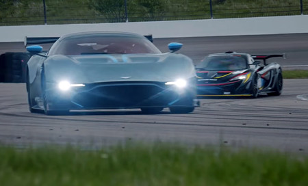 ¡Batalla en circuito!: McLaren P1 GTR vs Aston Martin Vulcan, en vídeo