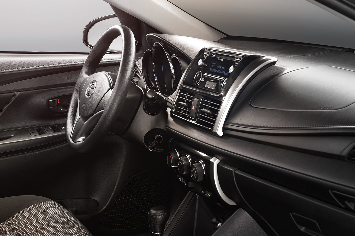 Toyota Yaris Sedan 2017 (6/8)