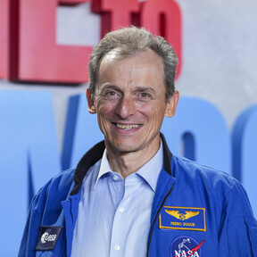 Pedro Duque, astronauta, sobre el eclipse total: “La luna empezará a tapar el sol sobre las 19:30h. La luz se volverá rara, se apagarán los colores y bajará la temperatura”