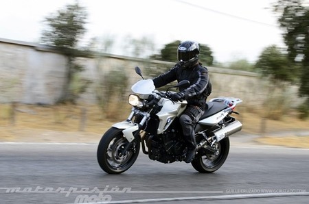 BMW_F_800_R_gcruzado