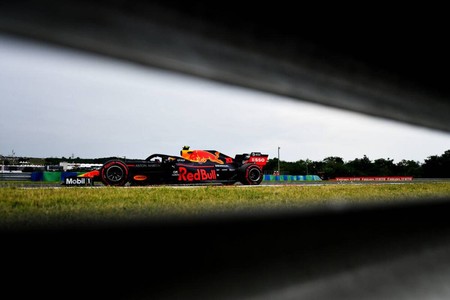 Pierre Gasly manda en Hungría en unos entrenamientos de Fórmula 1 con pocos coches en pista y mucha lluvia