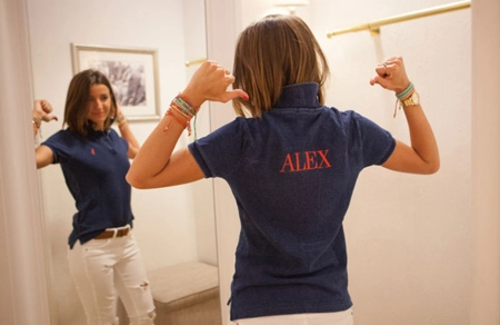 Las bloggers se rinden a la moda de personalizar, es el turno de Polo Ralph Lauren y su prenda más mítica