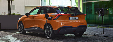 Por fin los coches eléctricos empiezan a tener precios de coche de gasolina: el MG4 Electric se aprieta aún más el cinturón