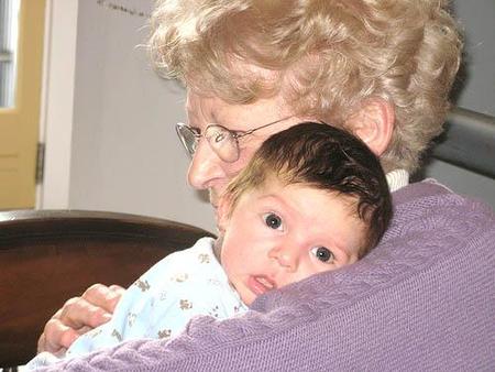 Mi madre se quedará con mi hijo: ¿viene ella o se lo llevo yo?