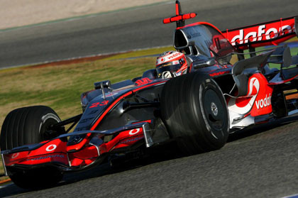 Kovalainen por delante de los Ferrari en Valencia