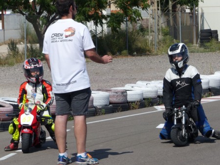 Casco Rojo Escuela Motociclismo 4