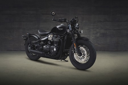 Más auténtica y mejor equipada por poco más: la Triumph Bonneville Bobber Black ya tiene precio definitivo