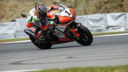 Superbikes República Checa 2011: Max Biaggi recupera su trono en Brno