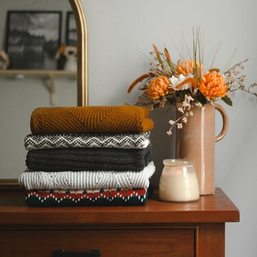 Ikea lo vende como zapatero pero yo lo uso para duplicar el espacio de mi armario por 3,99 euros cuando toca sacar los jerseys