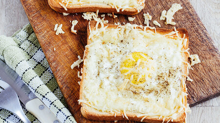 Tostadas de huevo y queso. Receta para el desayuno