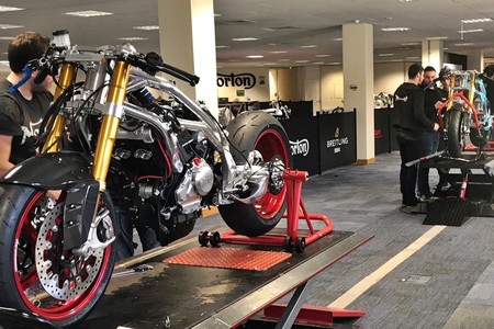 Motos eléctricas y una nueva fábrica fuera de Reino Unido podrían formar parte de los planes de TVS para Norton