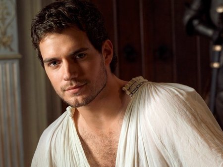 Henry Cavill, ese pedazo de chulazo que nos deleitará en mallas