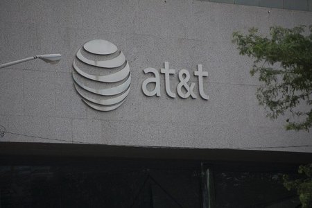 AT&T compra T-Mobile por 39.000 millones de dólares y se convierte en la mayor operadora de Estados Unidos