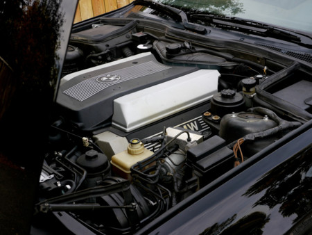 BMW M540i motor V8