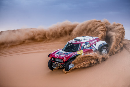 ¡Matador! Carlos Sainz repite victoria de etapa en el Dakar para afianzar su liderato en la general