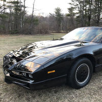 No es KITT, pero se le parece mucho: alucina con esta réplica del coche fantástico subastada por 30.000 euros