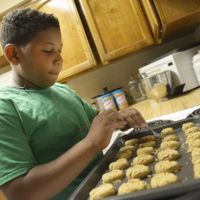 Quiere comprar una casa para su madre, con sólo ocho años y vendiendo galletas caseras después del colegio ¿y por qué no?