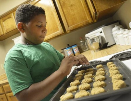 Quiere comprar una casa para su madre, con sólo ocho años y vendiendo galletas caseras después del colegio ¿y por qué no?