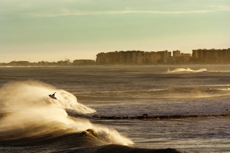 "No hay dos olas iguales, por lo que el escenario es variable”, Víctor González, fotógrafo de surf y de viajes